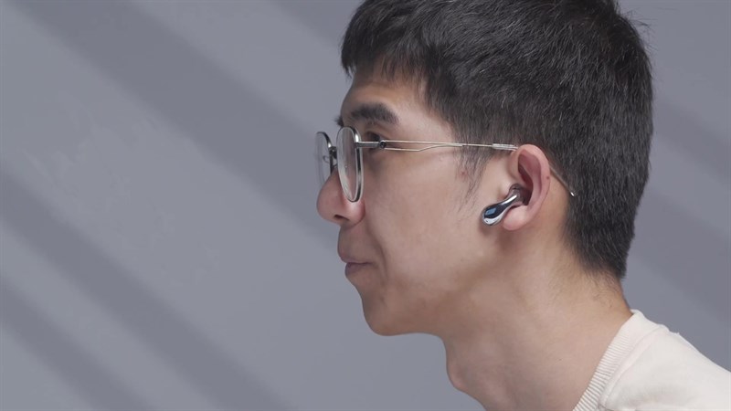 Nhờ có thiết kế mới mà Huawei FreeBuds 5 có độ bám vào tai tốt hơn.