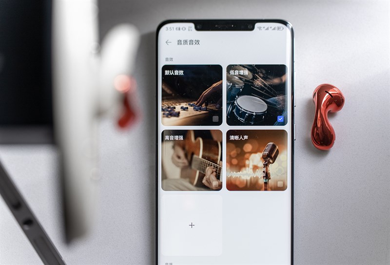 Huawei FreeBuds 5 hỗ trợ khả năng chống ồn chủ động và chống ồn cuộc gọi bằng AI.