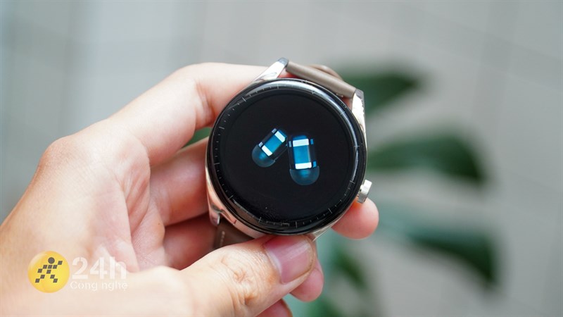 Màn hình này cũng sử dụng mặt kính cong 3D cho cảm giác khi vuốt trơn tru.