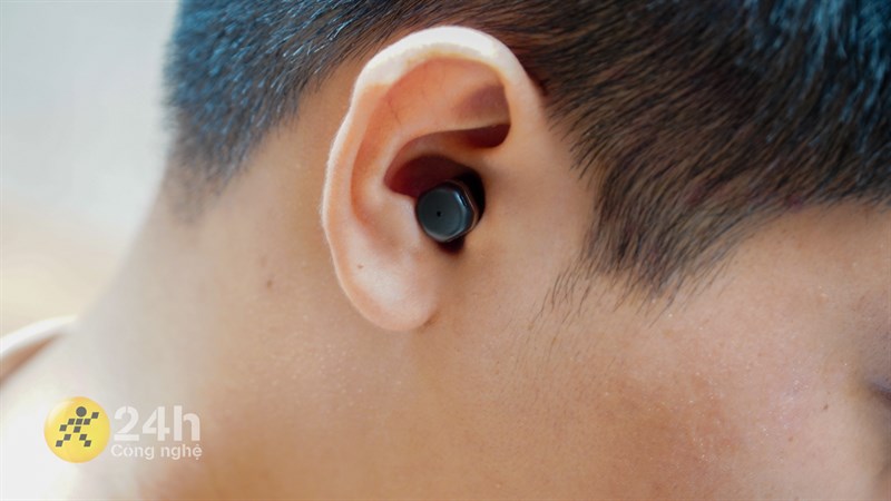 Trải nghiệm khi đeo tai nghe của Huawei Watch Buds cũng được đánh giá tốt nhờ vào thiết kế gọn nhẹ.