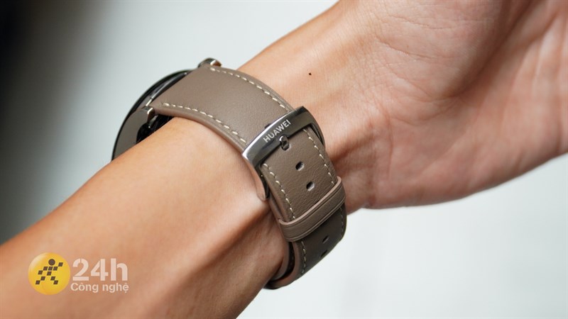 Huawei Watch Buds được đi kèm dây đeo bằng chất liệu da sang trọng.