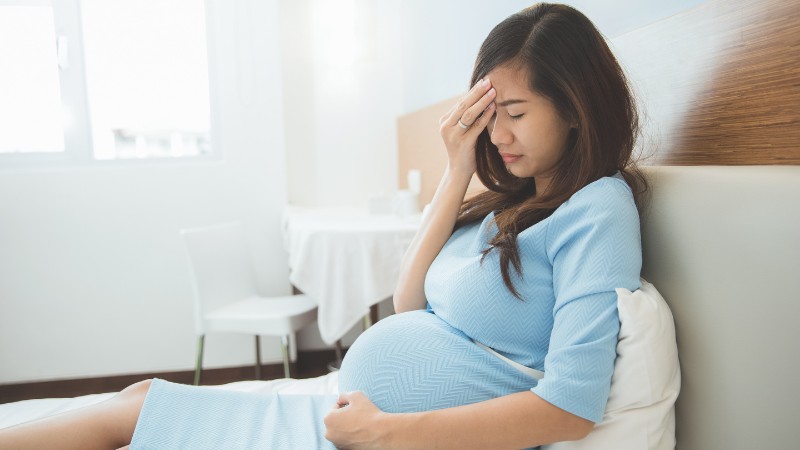 Tại sao phụ nữ đang mang thai nên bật đèn mờ trước khi đi ngủ?