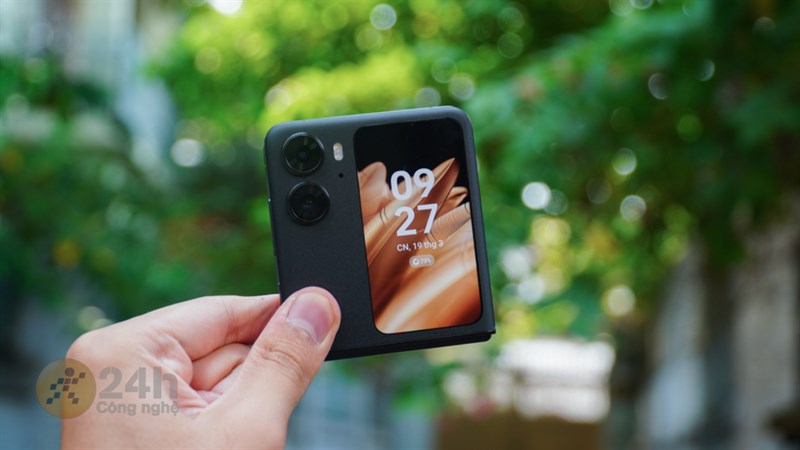 OPPO Find N2 Flip OPPO Find N2 Flip