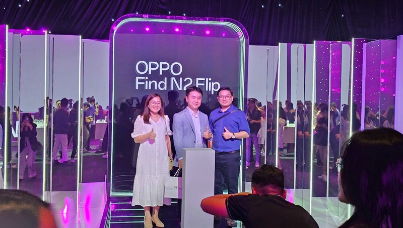 OPPO Find N2 Flip OPPO Find N2 Flip