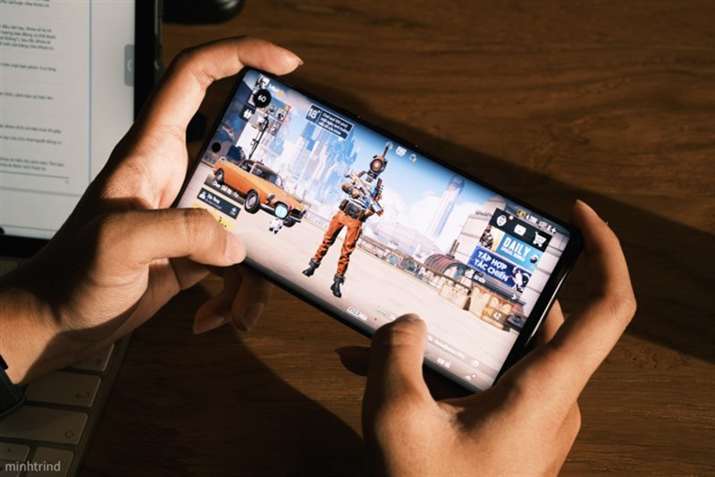 Flagship cấu hình ổn áp, chiến game 'thả ga' không thua gì gaming phone