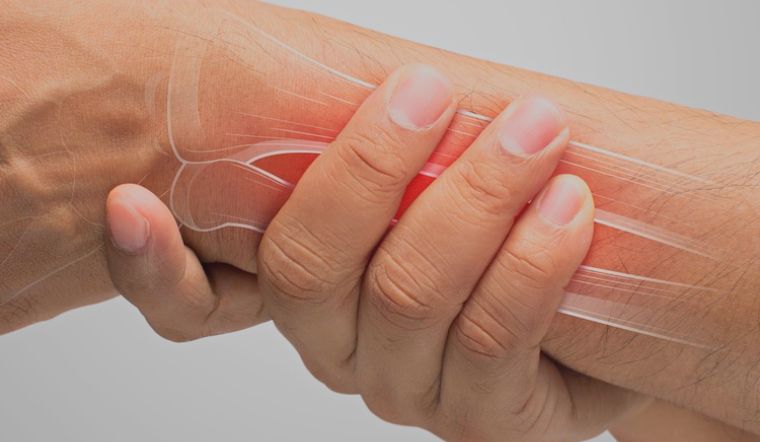 Đau cổ tay là bệnh gì? Nguyên nhân và cách chăm sóc giảm đau