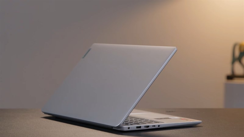 Laptop Lenovo IdeaPad 1 15AMN7 R5 (82VG0061VN) là mẫu laptop đầu tiên được trang bị CPU AMD 7000 series tại Thế Giới Di Động