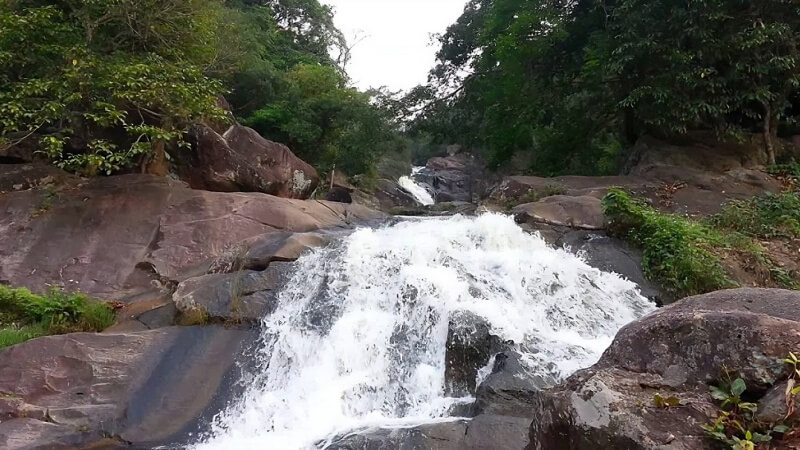 Khu di tích thắng cảnh Suối Mỡ (Bắc Giang)