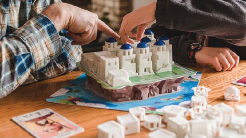 Step-by-Step Guide to Playing the Santorini Board Game