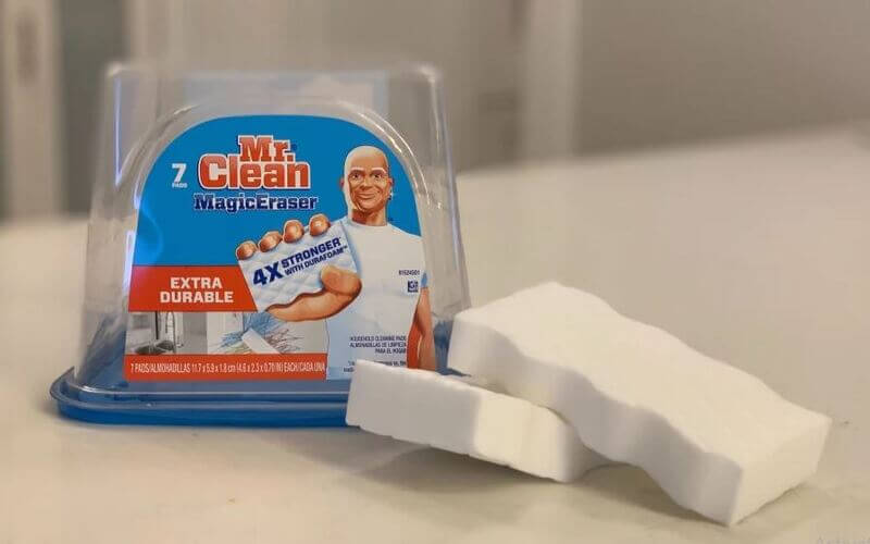 Dùng miếng chùi rửa đa năng Magic Eraser giúp việc vệ sinh nhanh chóng