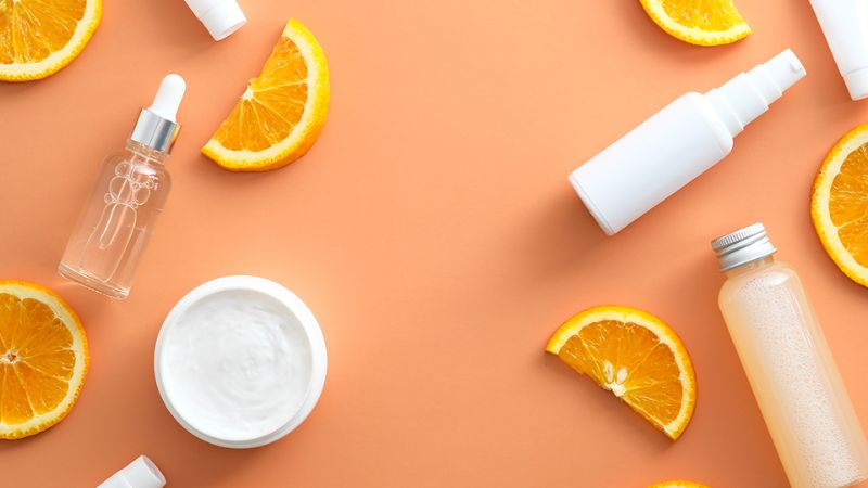 Không nên kết hợp vitamin C với retinol