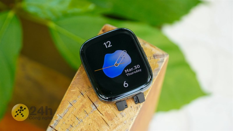 Mặt đồng hồ của Redmi Watch 3 có thiết kế thanh lịch với tổng thể vuông vức.