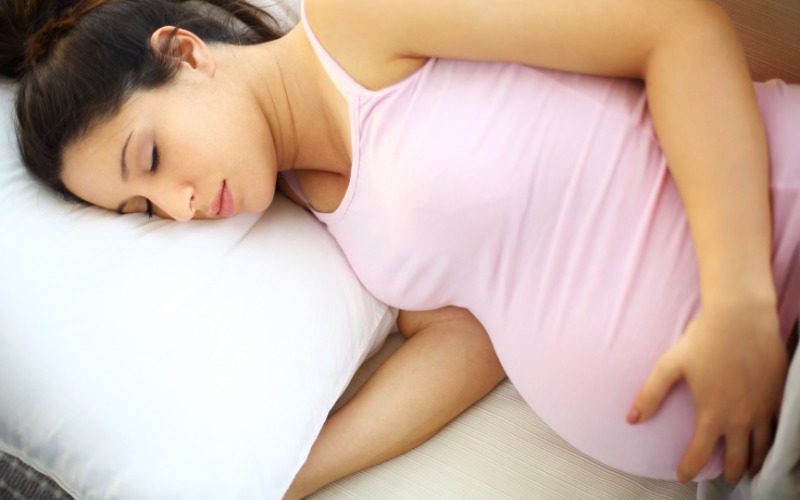 Mẹ bầu ngủ muộn có ảnh hưởng đến sức khỏe thai nhi không?