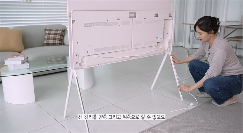 Phần lớp vải bên dưới có thể tháo rời để bạn giấu dây nguồn Phần lớp vải bên dưới có thể tháo rời để bạn giấu dây nguồn