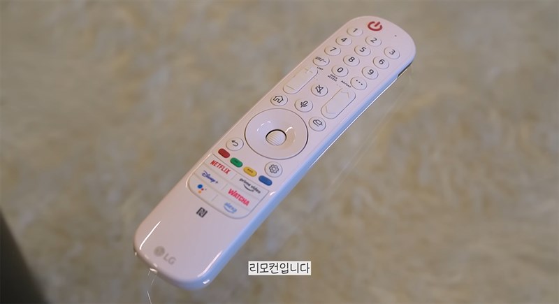 LG Posé còn đi kèm với điều khiển Magic Remote xịn sò LG Posé còn đi kèm với điều khiển Magic Remote xịn sò