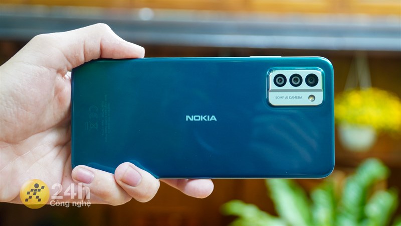 Mặt lưng của Nokia G22 được hoàn thiện từ chất liệu kính nên mang lại cảm giác sang trọng hơn những đối thủ cùng tầm Mặt lưng của Nokia G22 được hoàn thiện từ chất liệu kính nên mang lại cảm giác sang trọng hơn những đối thủ cùng tầm