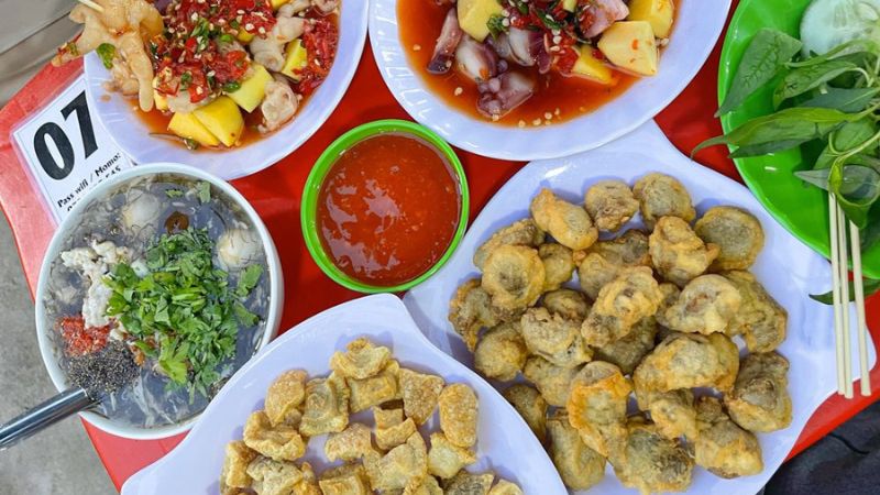 Bao tử cá chiên giòn và chân gà sốt Thái thơm ngon lạ miệng