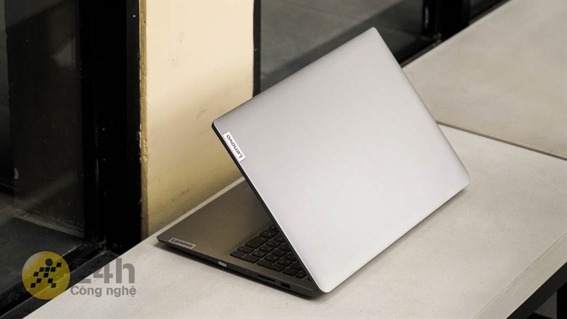 3. Lenovo Ideapad 3 15IAU7 i3 1215U (82RK001MVN): Laptop văn phòng đáng mua 2023