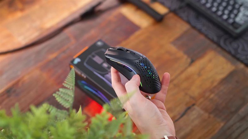 Cạnh trái của Glorious Model O 2.