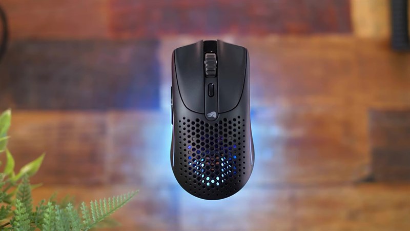 Glorious Model O 2 đã loại bỏ đèn RGB trong con lăn.