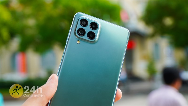 Thiết kế Galaxy M53 vẫn rất 'chim ưng', cầm vào có mà mê ly Thiết kế Galaxy M53 vẫn rất 'chim ưng', cầm vào có mà mê ly