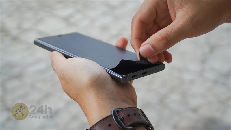 Thích ngầu thì tậu ngay loạt điện thoại đen giảm giá to Thích ngầu thì tậu ngay loạt điện thoại đen giảm giá to