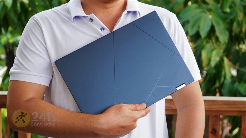 ASUS Zenbook 14 Flip OLED bền bỉ, mỏng nhẹ dễ mang đi ASUS Zenbook 14 Flip OLED bền bỉ, mỏng nhẹ dễ mang đi