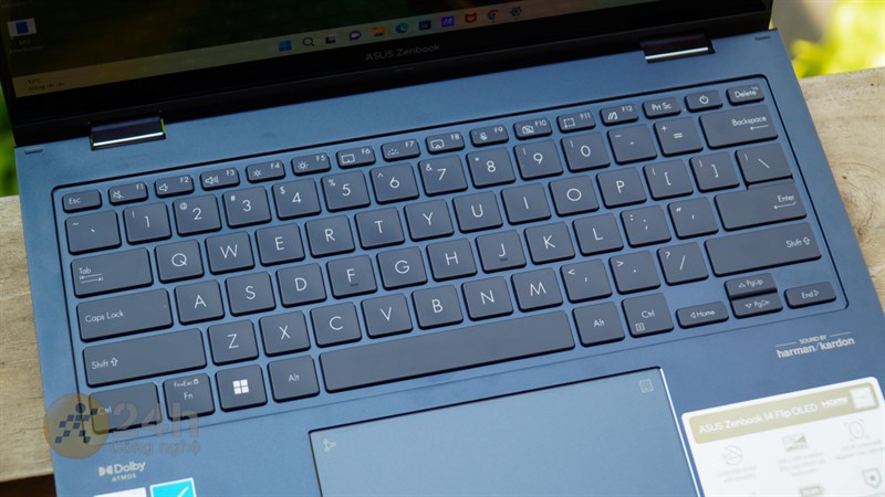 Bàn phím tenkeyless của ASUS Zenbook 14 Flip OLED 2023 được bố trí hợp lý giúp gõ phím chính xác hơn Bàn phím tenkeyless của ASUS Zenbook 14 Flip OLED 2023 được bố trí hợp lý giúp gõ phím chính xác hơn