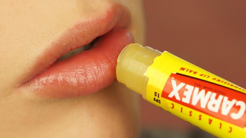 Người sử dụng son dưỡng Carmex