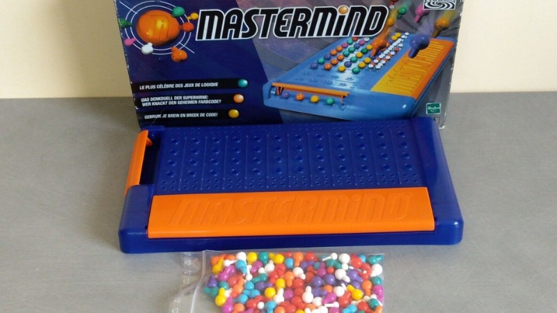 Hướng dẫn chơi board game Mastermind cơ bản cho 2 người