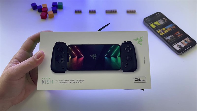 Hộp đựng của Razer Kishi V2 có hình chữ nhật với tổng thể gọn gàng. Hộp đựng của Razer Kishi V2 có hình chữ nhật với tổng thể gọn gàng.