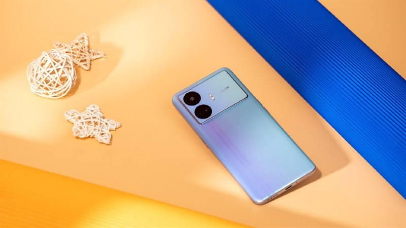 realme GT Neo5 SE được trang bị mặt lưng kính nhám giúp hạn chế tốt tình trạng bám mồ hôi, dấu vân tay realme GT Neo5 SE được trang bị mặt lưng kính nhám giúp hạn chế tốt tình trạng bám mồ hôi, dấu vân tay
