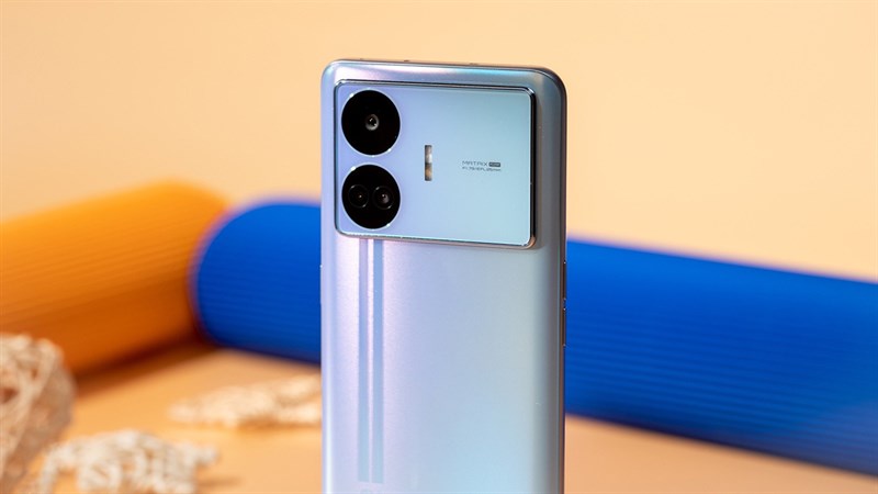 realme GT Neo5 SE còn gây được sự chú ý với cụm khung camera lớn ở mặt lưng realme GT Neo5 SE còn gây được sự chú ý với cụm khung camera lớn ở mặt lưng