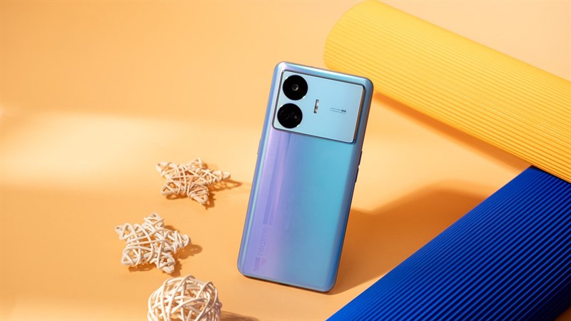 realme GT Neo5 SE có kích thước tương đương với 'đàn anh' realme GT Neo5 realme GT Neo5 SE có kích thước tương đương với 'đàn anh' realme GT Neo5