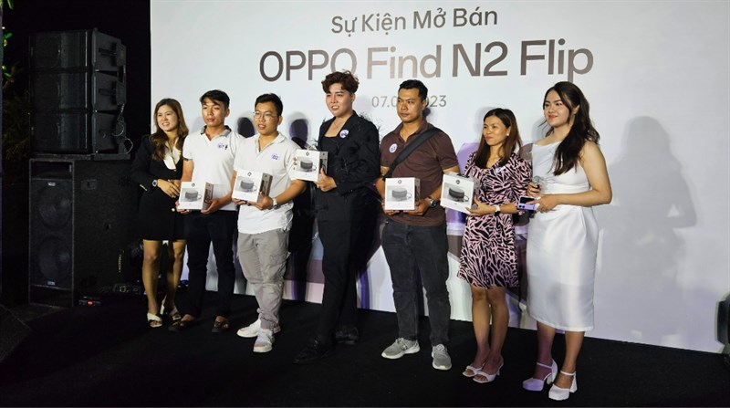 Toàn cảnh sự kiện giao OPPO Find N2 Flip