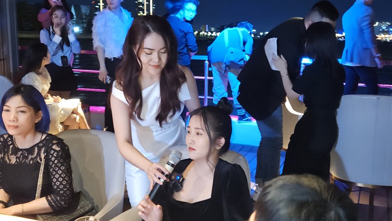 Toàn cảnh sự kiện giao OPPO Find N2 Flip 