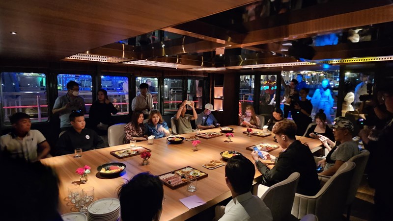 Toàn cảnh sự kiện giao OPPO Find N2 Flip