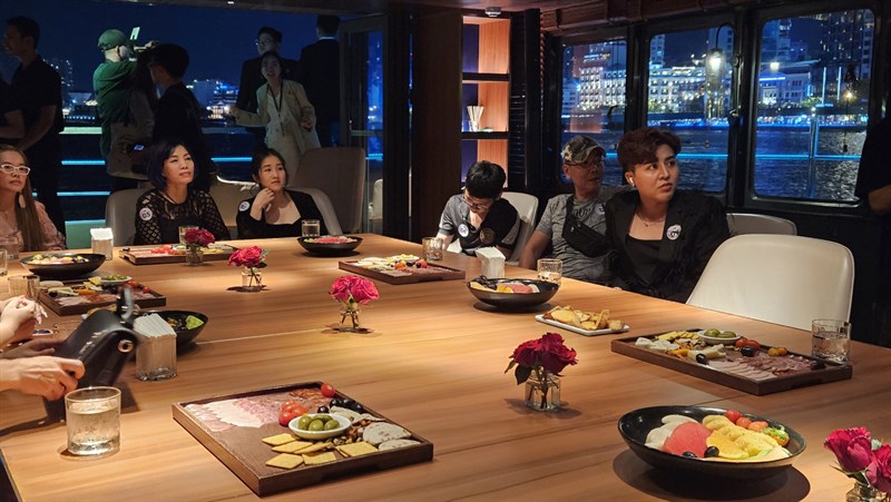 Toàn cảnh sự kiện giao OPPO Find N2 Flip