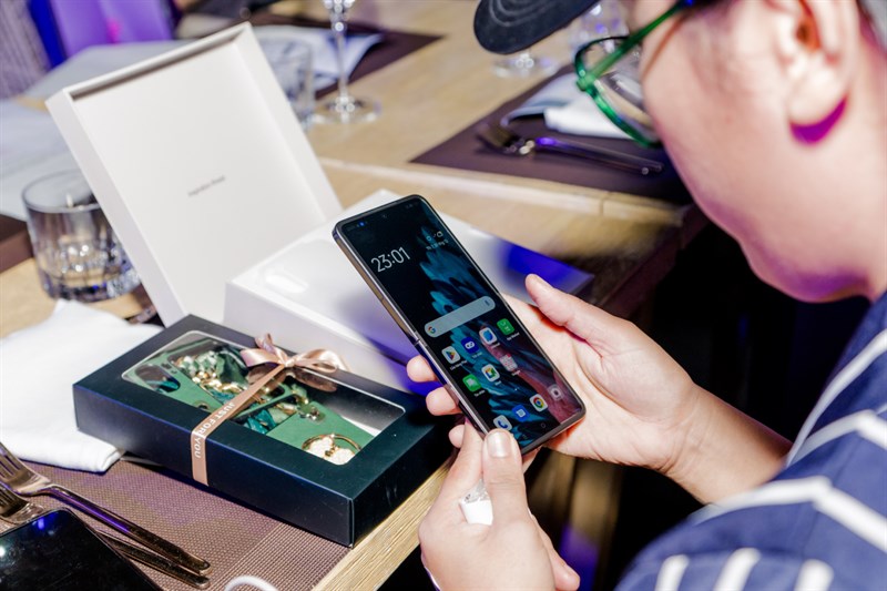 Toàn cảnh sự kiện giao OPPO Find N2 Flip