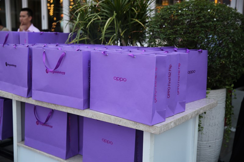 Toàn cảnh sự kiện giao OPPO Find N2 Flip 