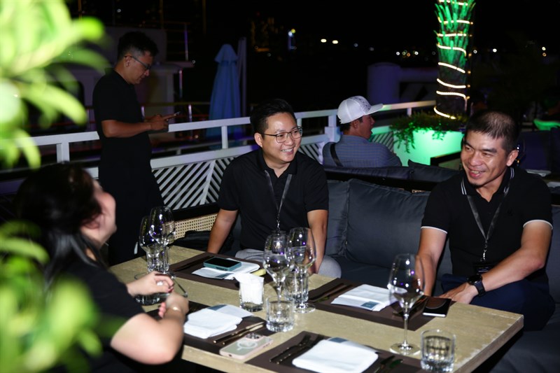 Toàn cảnh sự kiện giao OPPO Find N2 Flip 