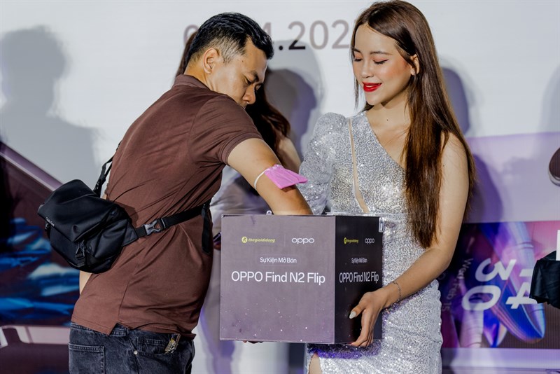 Toàn cảnh sự kiện giao OPPO Find N2 Flip
