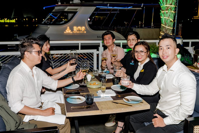 Toàn cảnh sự kiện giao OPPO Find N2 Flip