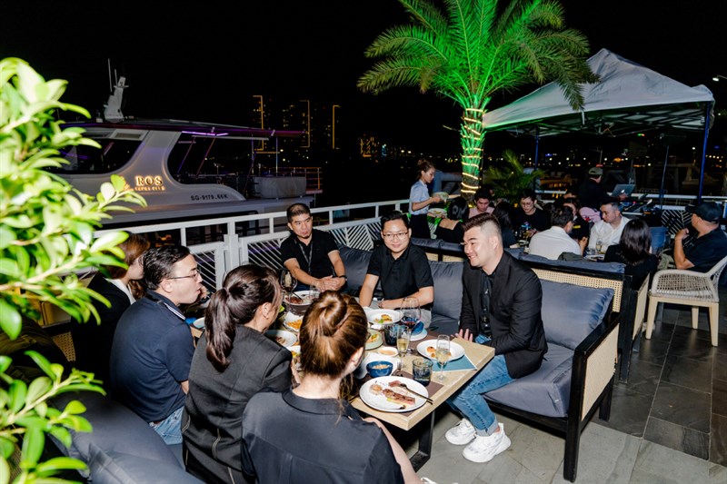 Toàn cảnh sự kiện giao OPPO Find N2 Flip