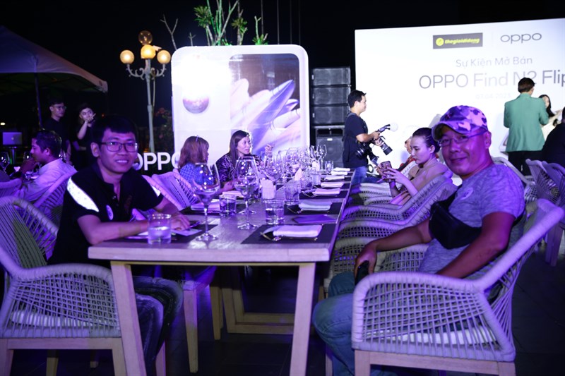 Toàn cảnh sự kiện giao OPPO Find N2 Flip 
