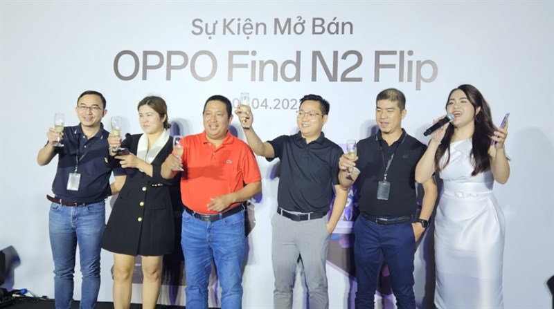 Toàn cảnh sự kiện giao OPPO Find N2 Flip