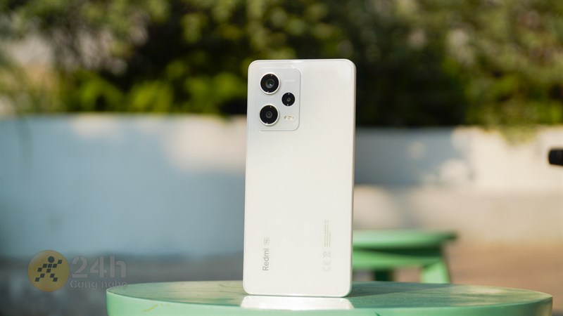Redmi Note 12 Pro sở hữu kiểu dáng thiết kế quen thuộc Redmi Note 12 Pro sở hữu kiểu dáng thiết kế quen thuộc