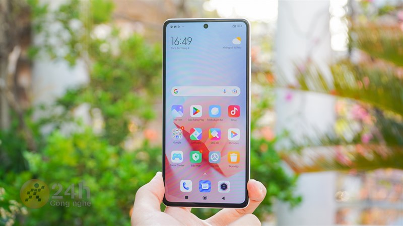 Màn hình Redmi Note 12 Pro được thiết kế rất cuốn hút với viền màn hình mỏng đều Màn hình Redmi Note 12 Pro được thiết kế rất cuốn hút với viền màn hình mỏng đều