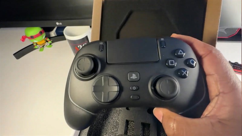 Razer Wolverine V2 Pro được trang bị bốn nút bấm cơ học Razer Mecha-Tactile cực nhạy