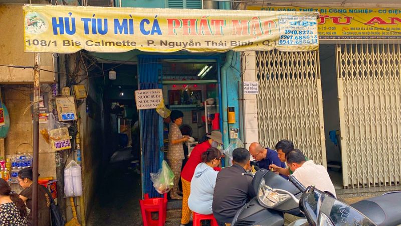 Tiệm hủ tíu mì cá “cao tuổi” hiếm có tại Sài Gòn